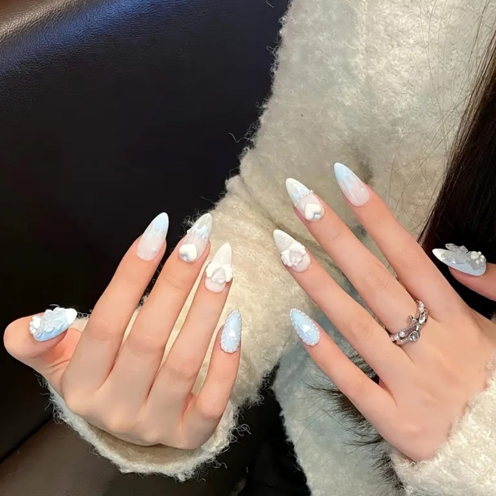 10 pcs Handmade Elegant and Cute White and Blue Nail Art Press Ons